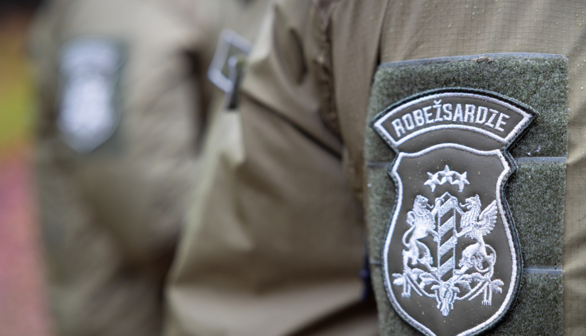 Jēkabpils novada Ābeļu pagastā par nelegālo migrantu pārvadāšanu aiztur Polijas pilsoni, ne visus migrantus izdodas notvert
