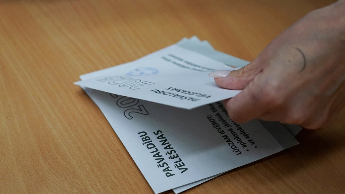 Par vēlētāju uzpirkšanu Jēkabpils novadā apsūdzētajiem Ņežinkinam un Žukam piespriež probācijas uzraudzību