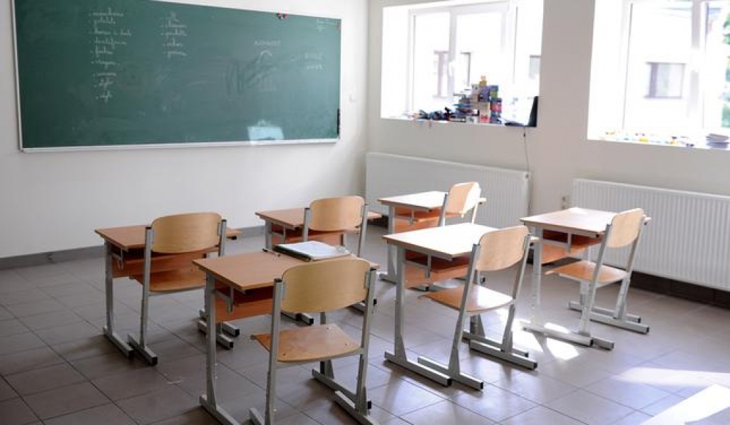 До 2022 года минимальная зарплата педагогам за ставку будет повышена до 900 евро