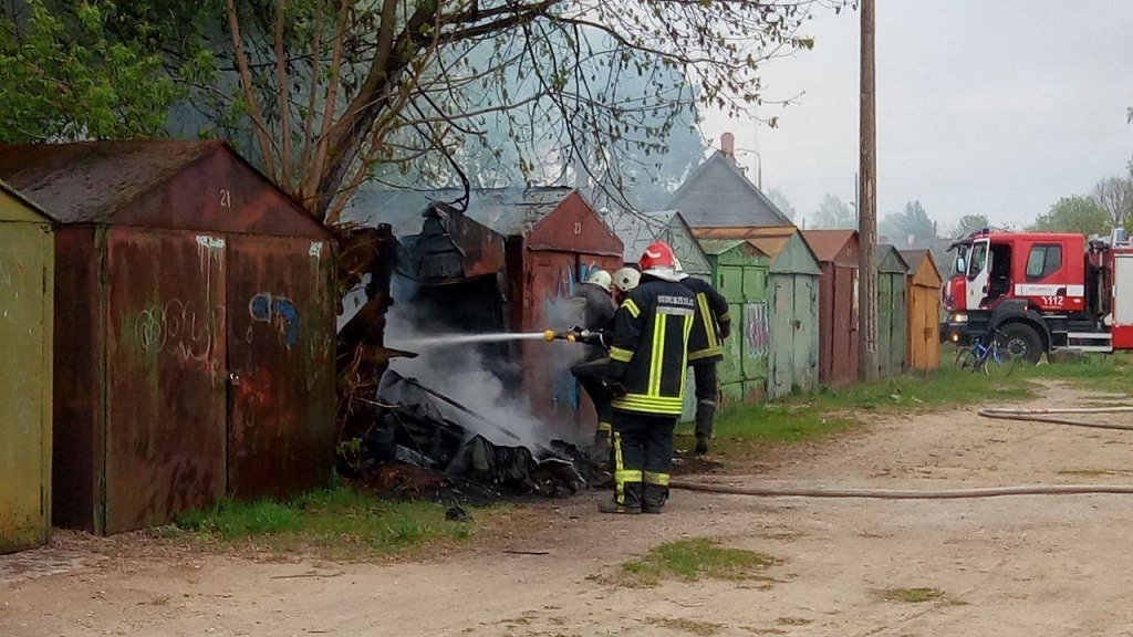 Jēkabpilī trešdien ugunsgrēks izcēlās garāžā Zemgales ielā (FOTO)