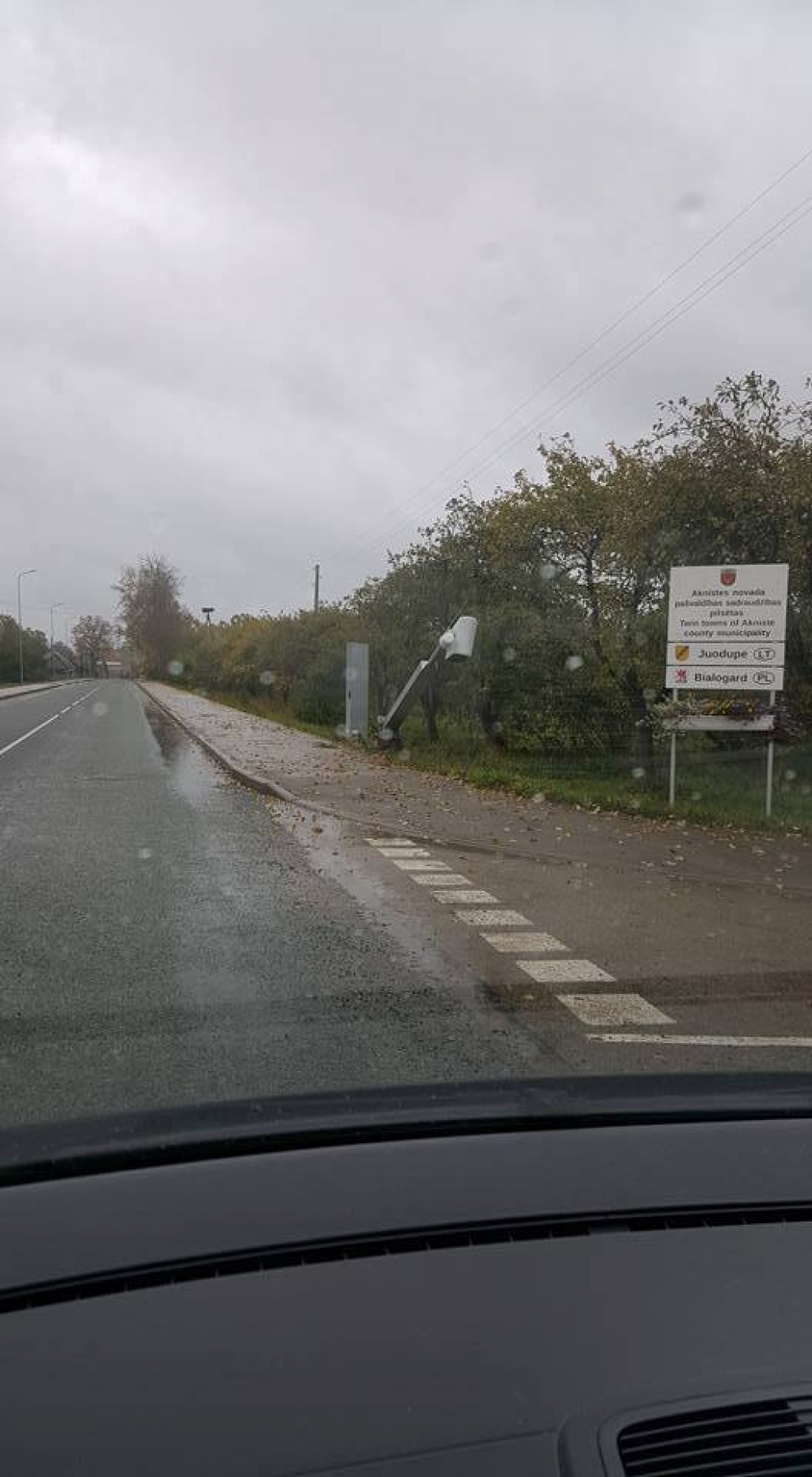 Ļaundari sabojājuši jau ceturto stacionāro fotoradaru, šoreiz Aknīstē (FOTO)