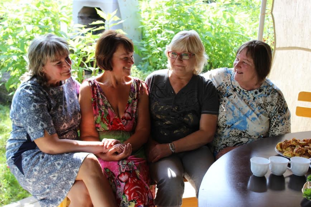 Pēc 50 gadiem viena otru satiek četras māsas