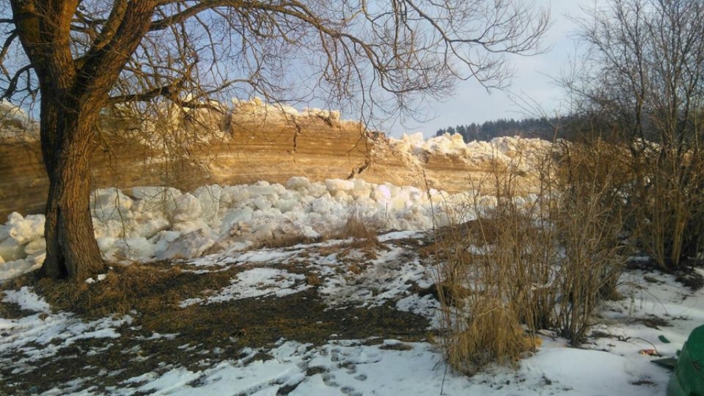 Ūdens līmenis Daugavā nedaudz krities, Pļaviņās tas joprojām pārsniedz kritisko robežu