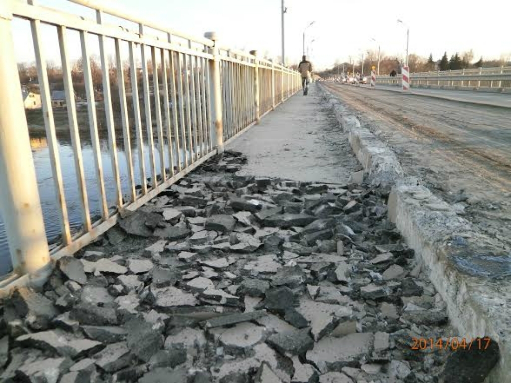 Tilta pār Daugavu veco pārpalikumu izsole paliek bez rezultātiem