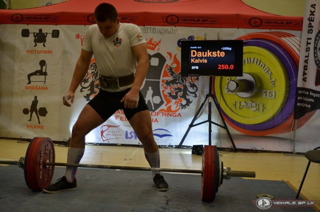 Pauerliftinga sportisti noslēdz gadu ar trīs sacensībām Valmierā