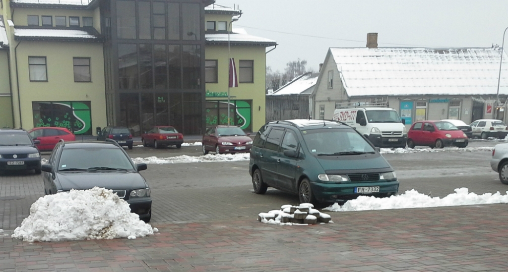 Piektdien ierobežos satiksmi Vecpilsētas laukumā