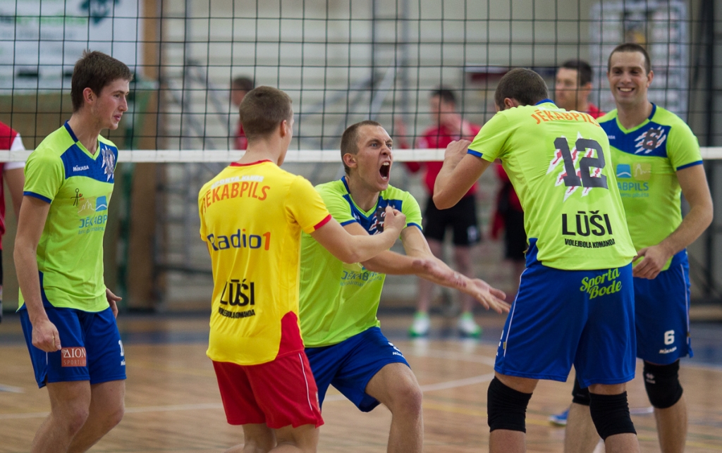 SK "Jēkabpils Lūši" debijas spēlē uzvar čempionus (FOTO)