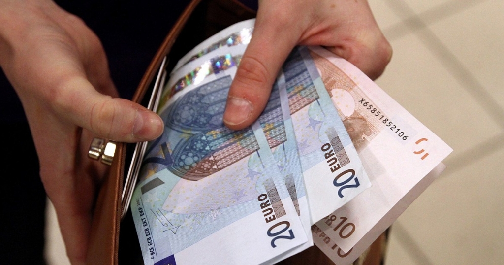 В ближайшие два-три года средняя нетто-зарплата в Латвии может достичь 1000 евро