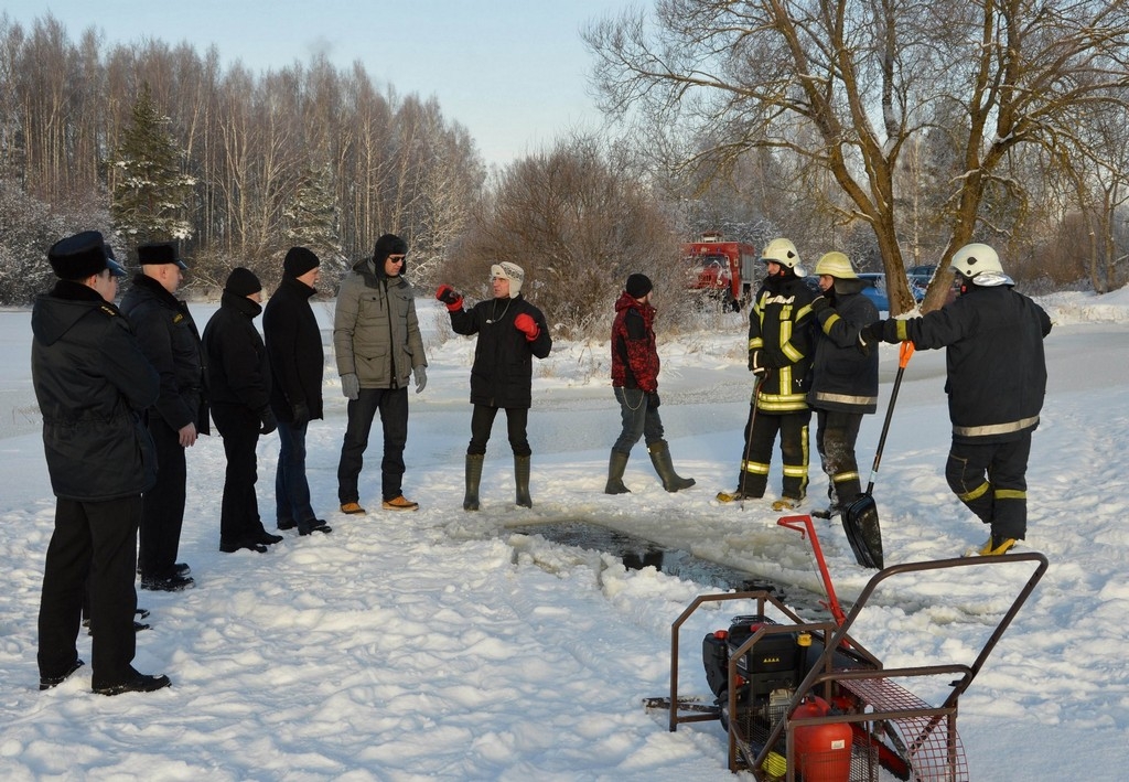 Pļaviņu novadā tiek izmēģināts Ogrē konstruēts ledus zāģis(FOTO)