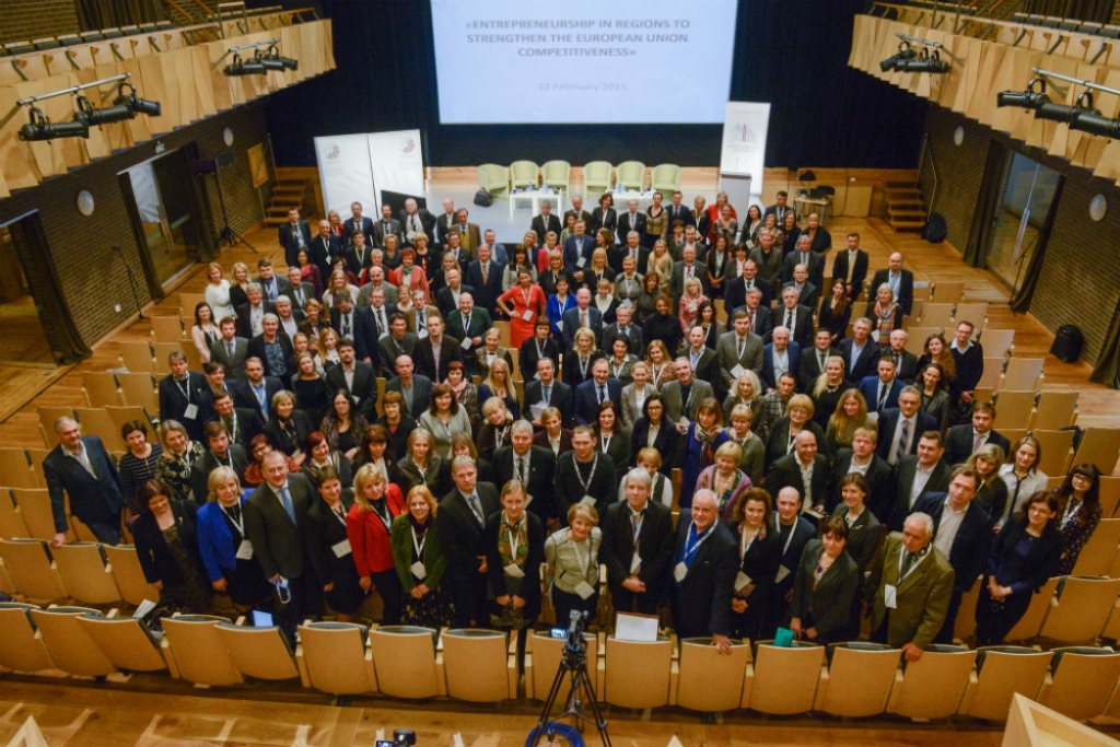 Jēkabpilieši apmeklē starptautisku konferenci veltītu uzņēmējdarbības attīstībai reģionos (FOTO)