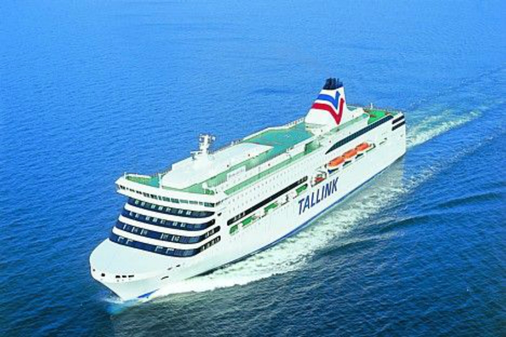 No Tallink prāmja jūrā ielecis cilvēks; notiek meklēšana