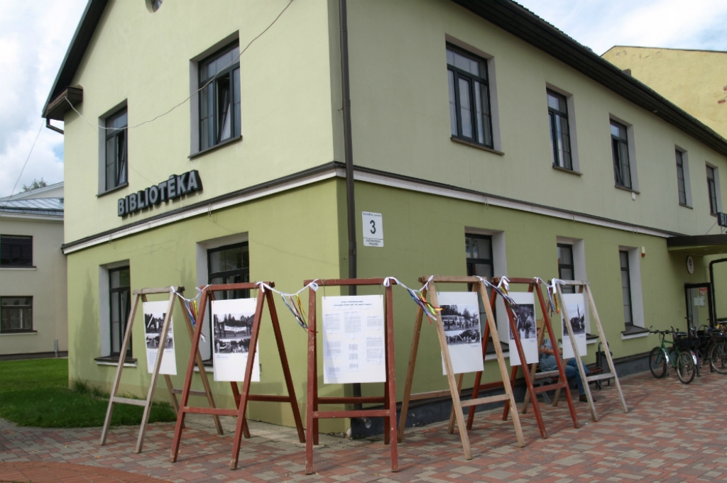 Jēkabpilī skatāma foto akcija Baltijas ceļa atcerei (FOTO)