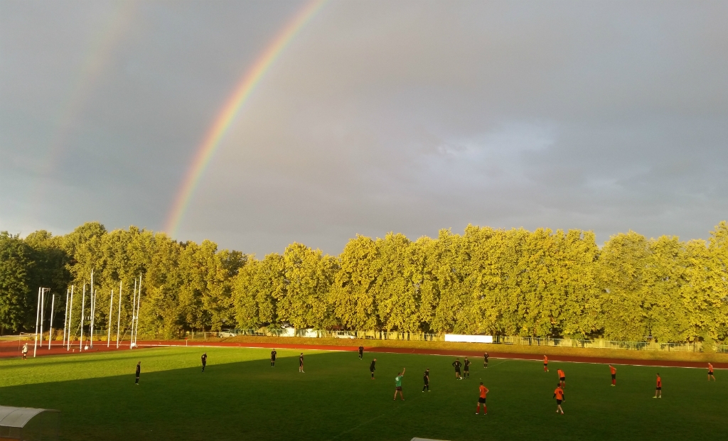 Jēkabpils atklātais čempionāts futbolā aizrit zem dubultvaravīksnes (FOTO)