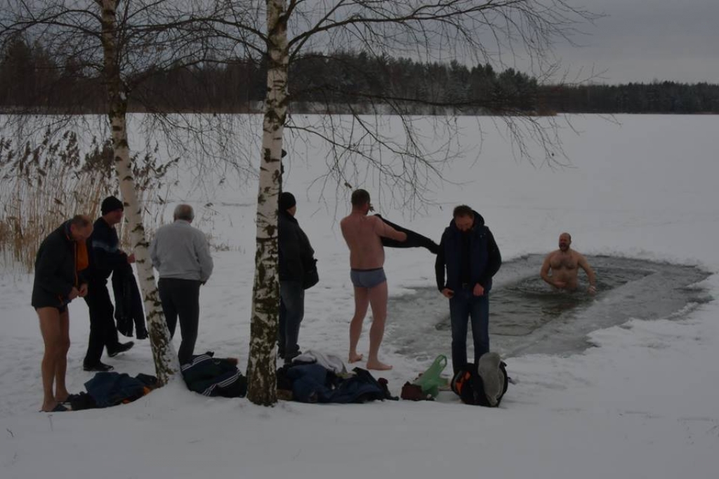 Pareizticīgie svin Kunga kristīšanas svētkus (FOTO)