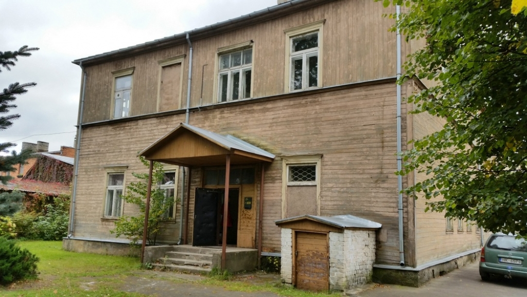 Krustpilieši atvadās no vecās Krustpils pamatskolas ēkas (FOTO)