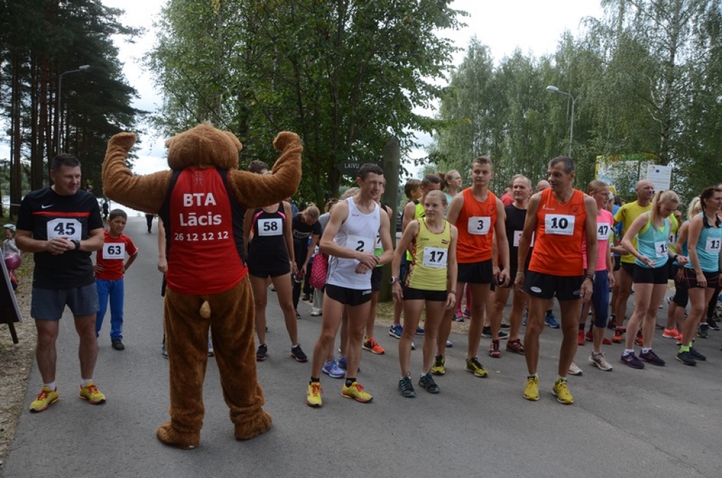 Notiek tradicionālā Sporta diena pie Radžu ūdenskrātuves