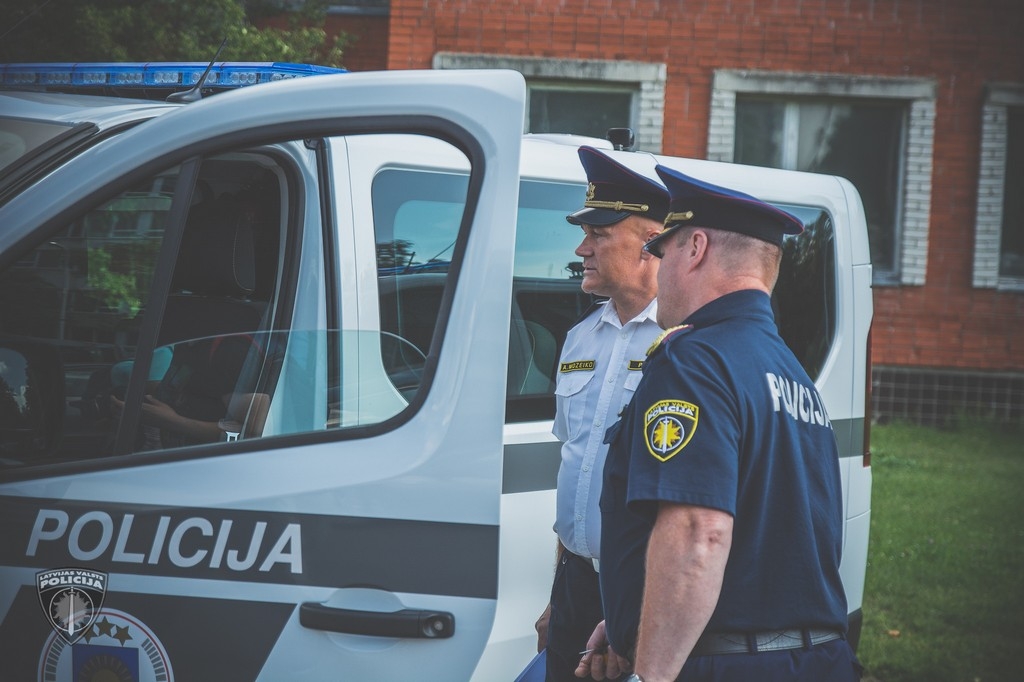 Valsts policija prezentē jaunās automašīnas