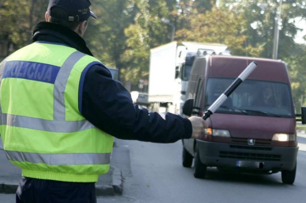 Svētku dienās Zemgales reģionā divi autovadītāji  aizturēti par kukuļdošanu