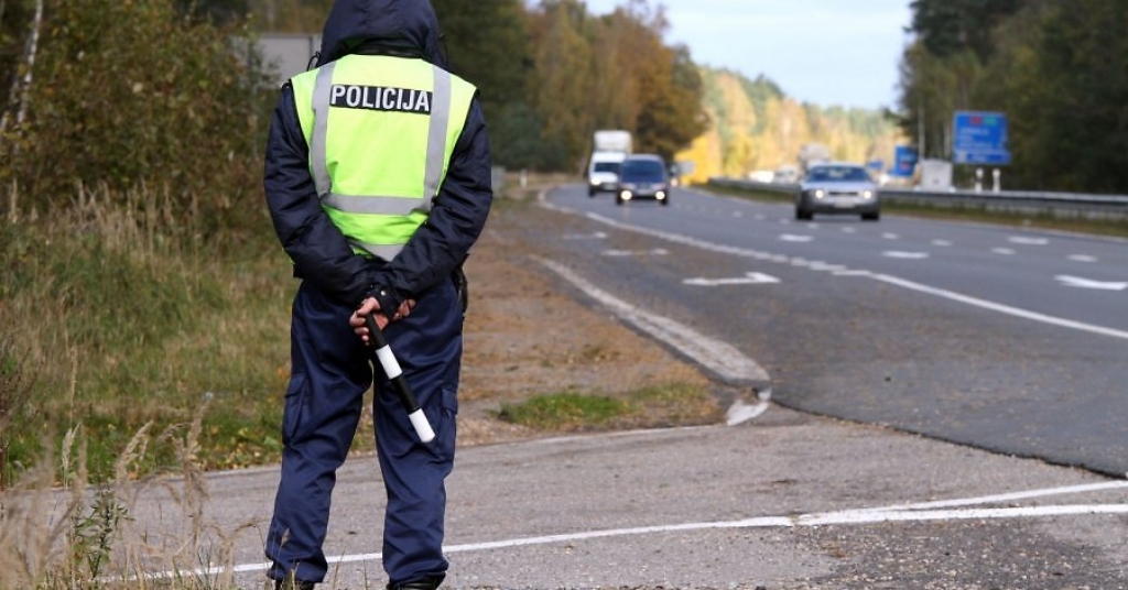 Zemgales reģionā uzsākti divi kriminālprocesi pret autovadītājiem, kuri mēģinājuši piekukuļot policijas darbiniekus