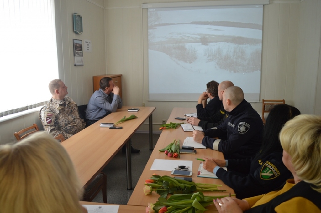 Pļaviņās lemj par plūdu situācijas bīstamību un testē ledus zāģi „Marta”