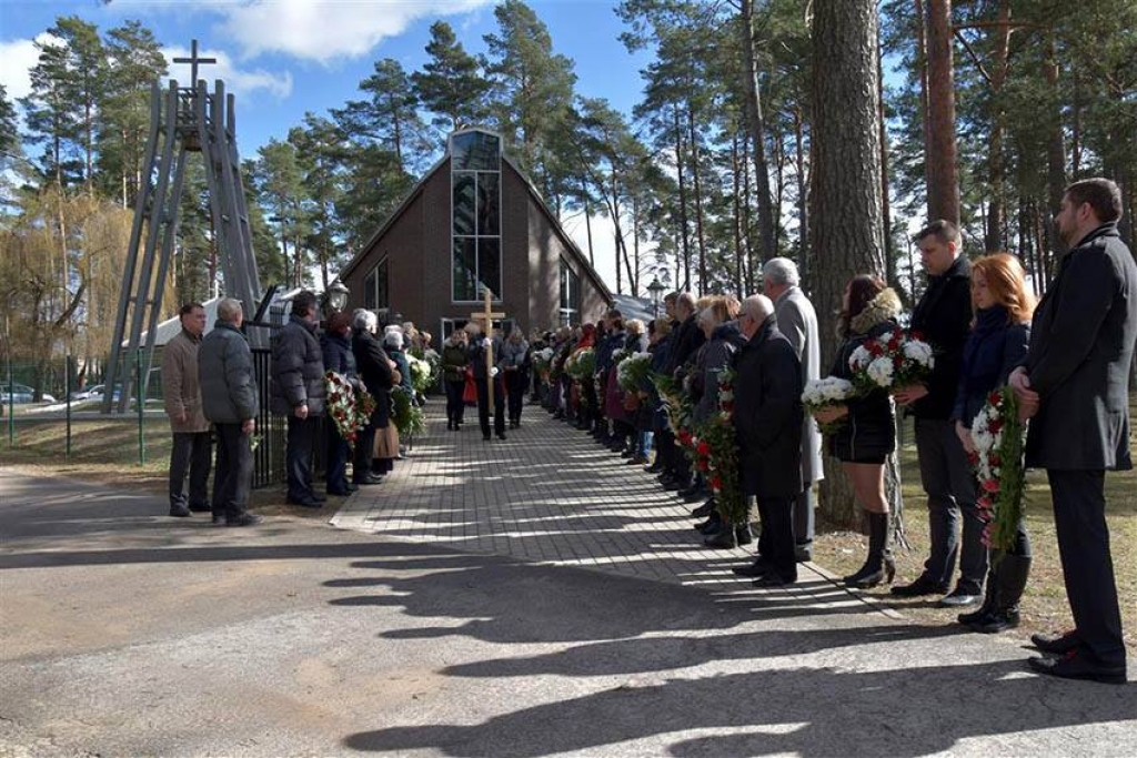 Jēkabpils Goda pilsoņa, skolotāja Valda Sakara izvadīšana (VIDEO)