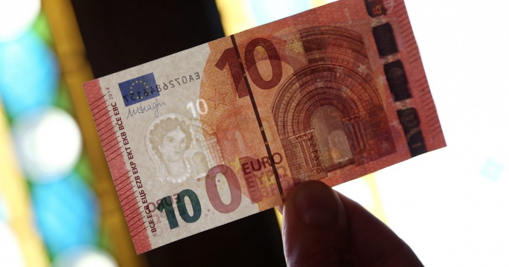 Viltoto euro banknošu skaits 2016. gada 2. pusgadā joprojām bija neliels