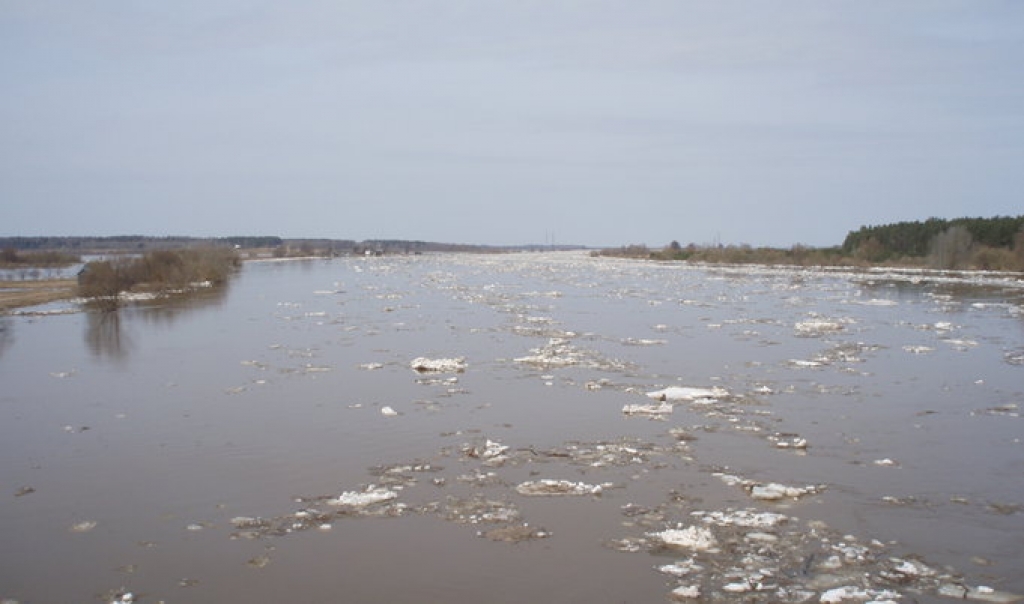 Pļaviņās strauji cēlies ūdens līmenis Daugavā