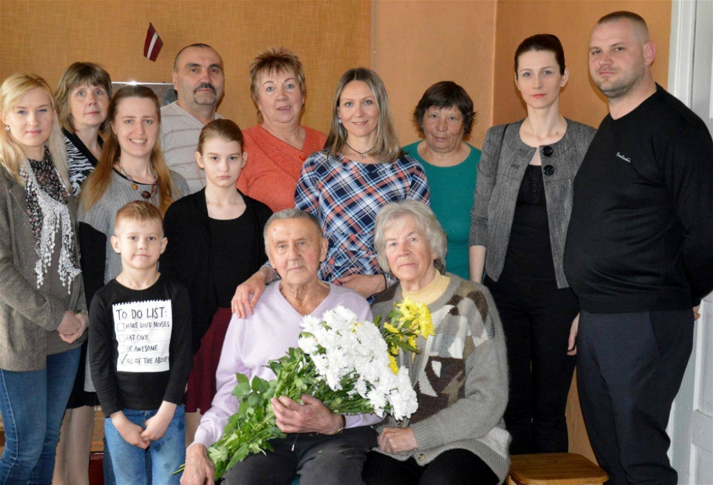 Sporta skolotājam un sabiedriskajam aktīvistam Jānim Āboliņam - 80 (FOTO)