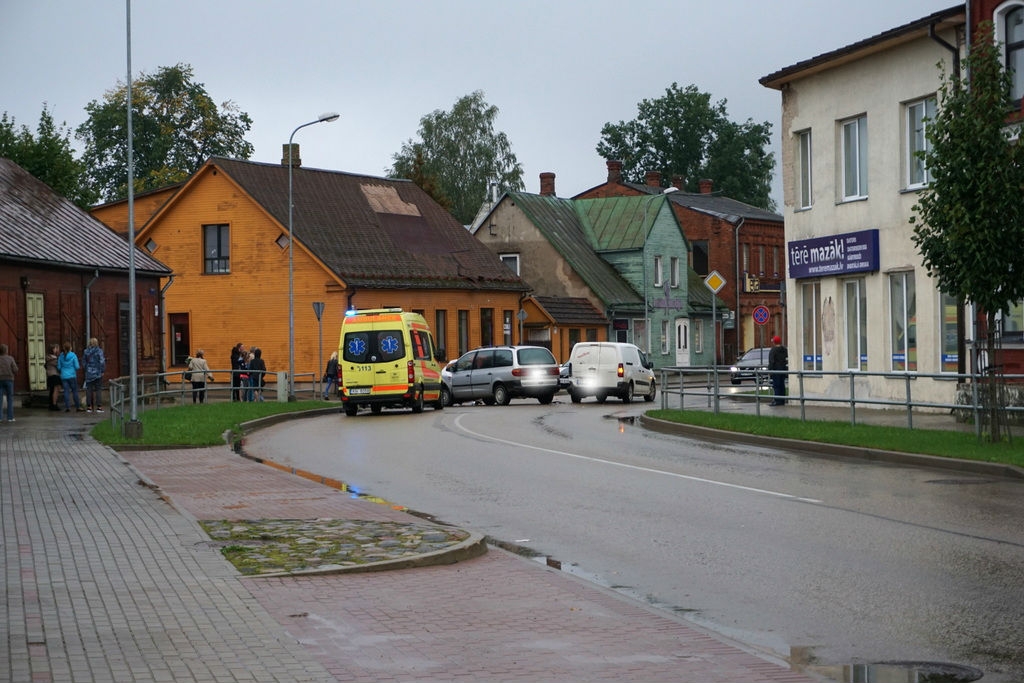 Jēkabpilī, Rīgas un Dārza ielas krustojumā sadūrās vieglās automašīnas, ir cietušais (FOTO) (PAPILDINĀTS)