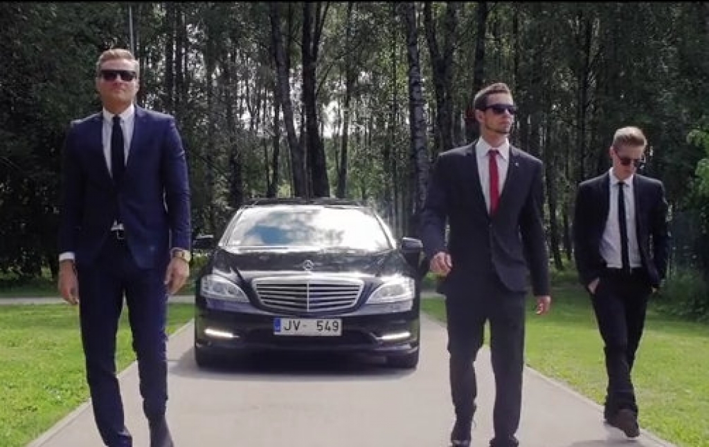 "OLAS" un Renārs Zeltiņš vēlēšanu dienā prezentē dziesmu "Prezidents" (VIDEO)