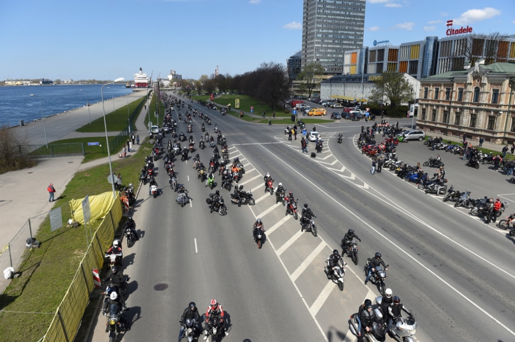 Motosezona sākusies: policija aicina nebūt pārgalvīgiem un atgādina par satiksmes drošību