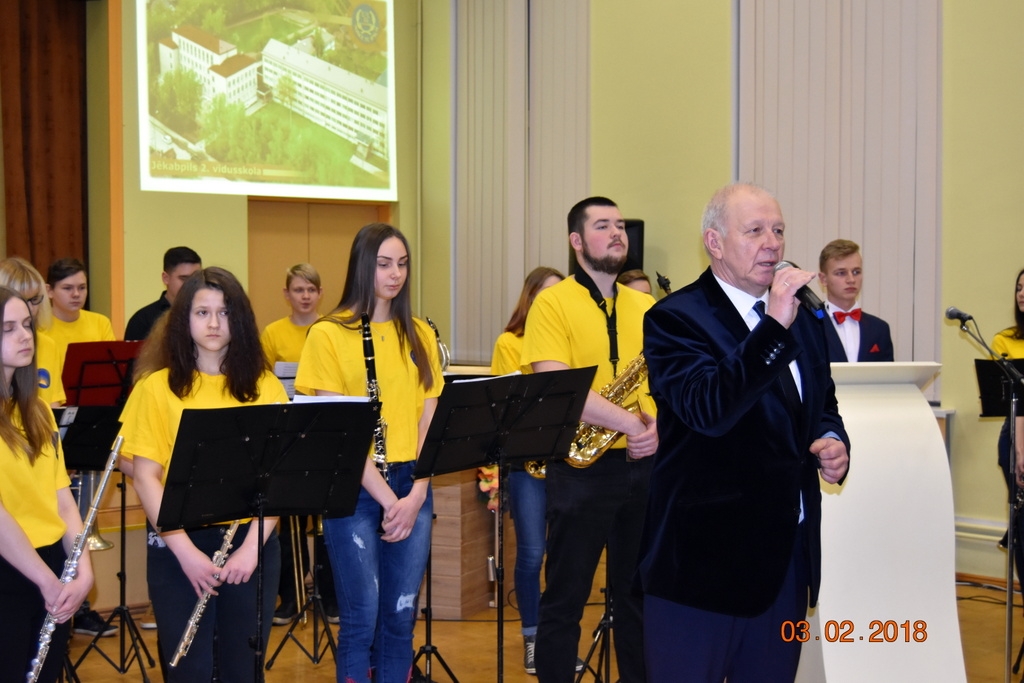 Jēkabpils 2.vidusskolā norisinās absolventu vakars 2018 (FOTO)