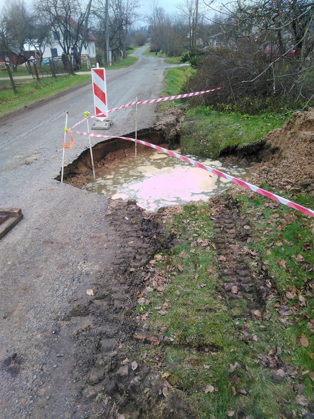 Pļaviņu novada pašvaldības komunāliais dienests uz trim dienām atstāj iedzīvotājus bez ūdens (FOTO)