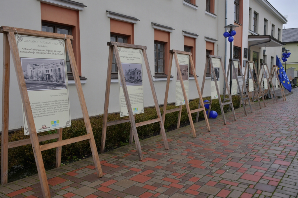 Apskatāma āra fotogrāfiju izstāde “1937.gads. Atklāts Jēkabpils Aizsargu nams”