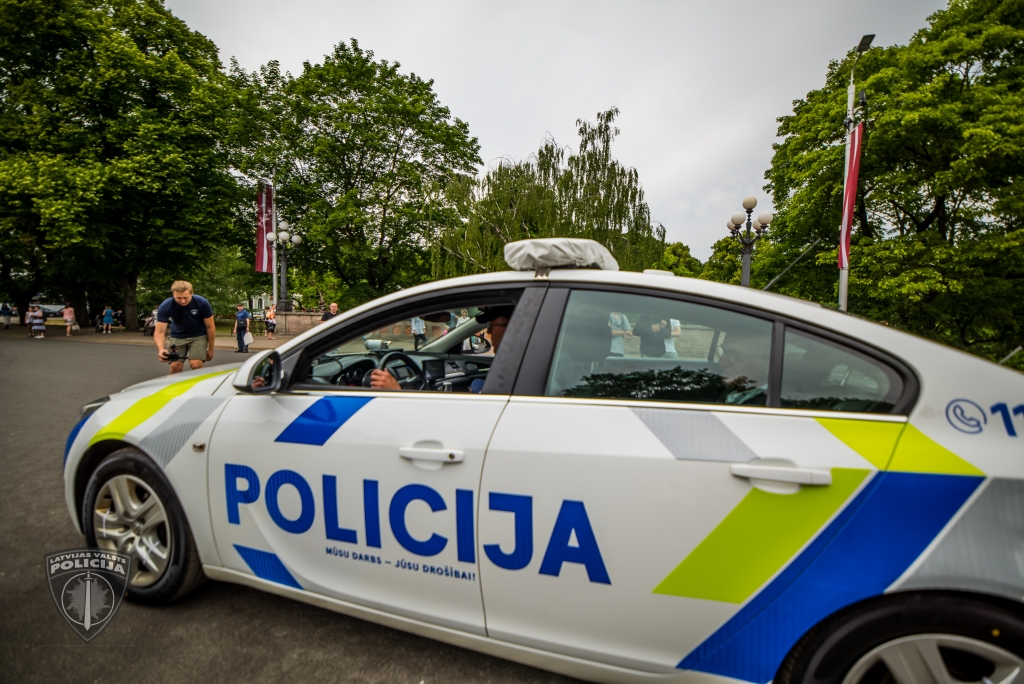 Šodien Jēkabpilī būs iespēja apskatīt policijas auto ar jauno trafarējumu (FOTO)