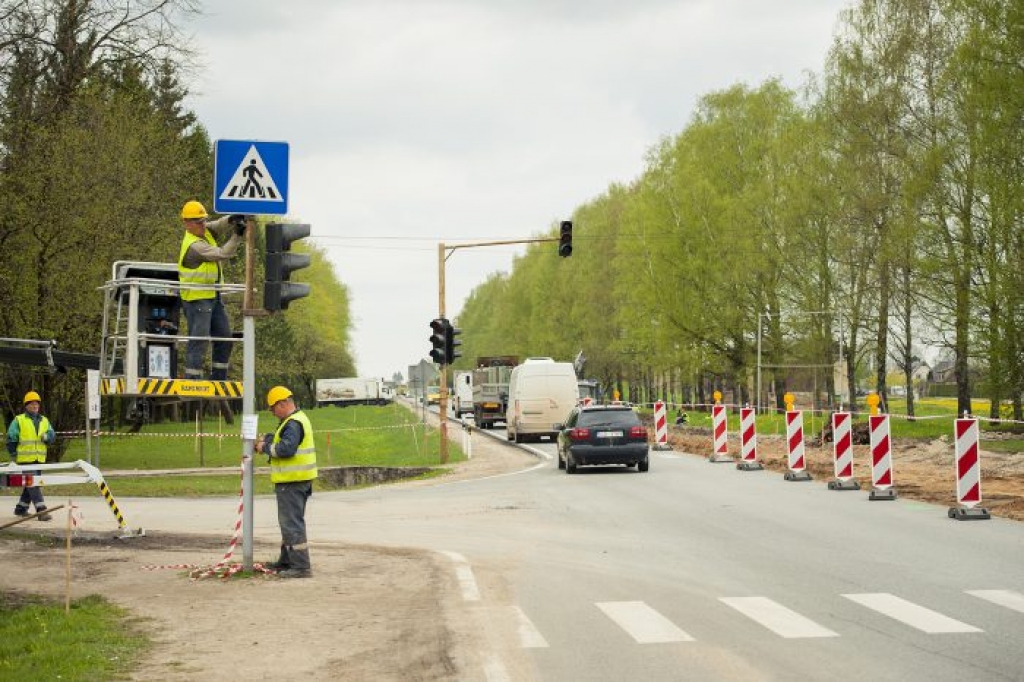 Vēlas veidot vienotu valsts autoceļu elektrificētā aprīkojuma pārvaldības sistēmu