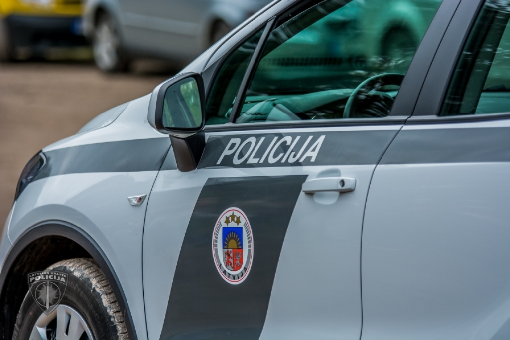 Policijas statistika: Zog pārtiku, uzbrūk suns, notriec meža dzīvnieku un pieķerti dzērājšoferi