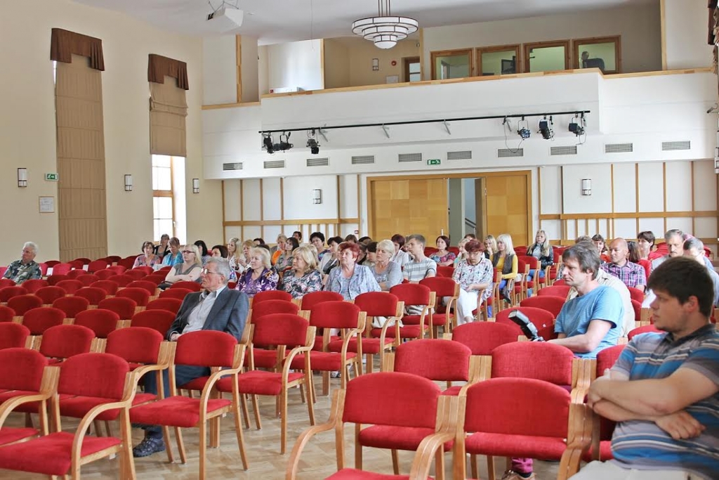 Madonieši nevienojas par vidusskolu apvienošanu