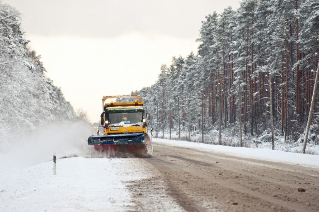 Ziemas sezonā valsts autoceļu uzturēšanas darbi veikti 22,65 miljonu eiro apjomā