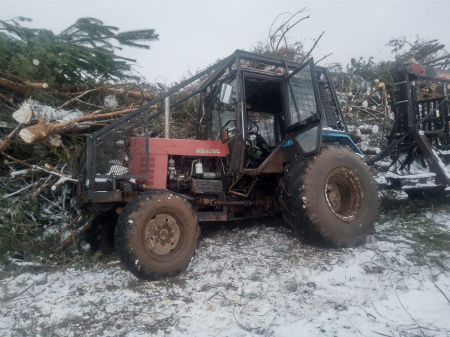 SOS: Valsts policija aicina atsaukties ikvienu, kura rīcībā ir jebkāda informācija par Jēkabpils novada Kalna pagastā nozagtu traktoru