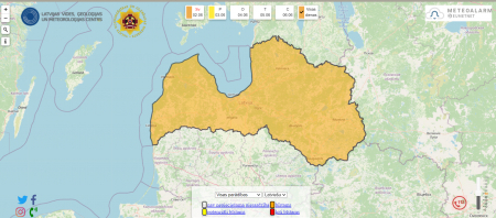 Brīdina par stiprām pērkona lietusgāzēm un krusu. Visā Latvijā izsludināts oranžais brīdinājums