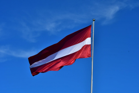 Jēkabpils pilsētas svētkos pie ēkām aicina pacelt valsts karogu