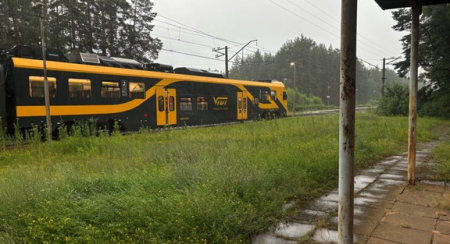 Elektroenerģijas padeves pārrāvuma dēļ bija traucēta vilcienu kustība Krustpils līnijā (Papildināts)