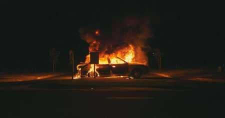 Jēkabpilī un Aizkrauklē dzēstas degošas automašīnas