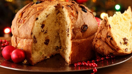 Kēkss brīvdienu našķim - Panetone ar dzērvenēm un balto šokolādi