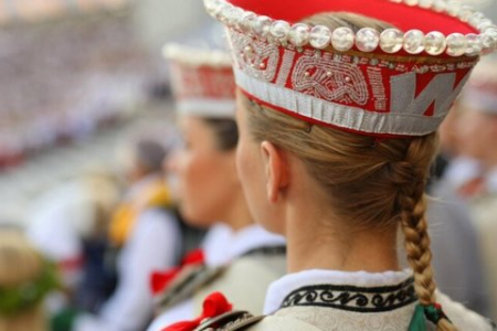 Jēkabpils novada dziesmu un deju svētku dalībnieki aktivitātei “Savīšanās ceļš” nodos apgleznotas pērles 