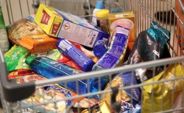 Saeimas komisija turpinās skatīt likumprojektu pārtikas cenu samazināšanai, ja nozare nebūs gatava parakstīt memorandu