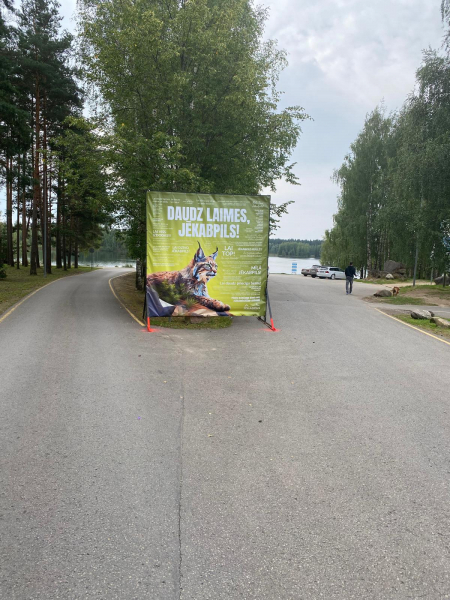 Mums raksta: Iedzīvotāji jautā - vai reklāmas plakātu drīkst izvietot uz ielas?