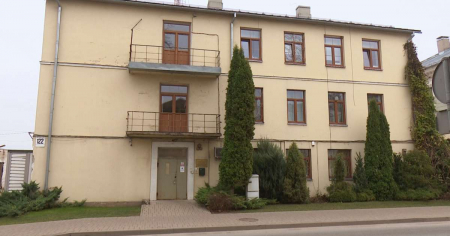 Policija sākusi kriminālprocesu par vīrieša nāvi Jēkabpilī, daudzdzīvokļu mājā