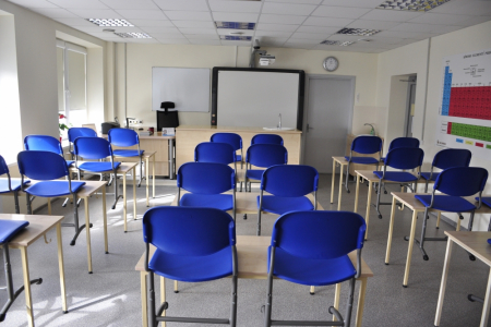 Aizkraukles novadā "tehnisku iemeslu dēļ" šomēnes kavējusies algu izmaksa pedagogiem